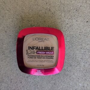 L'Oreal Infallible 24H Fresh Wear Powder - Vibrant Red Compact